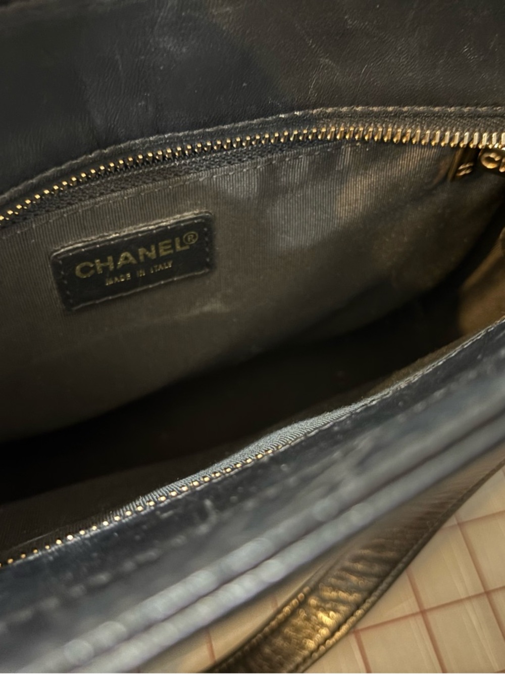 CHANEL - Classic Black Quilted Leather Tote Bag with Interlocking CC Logo - Picture 10 of 10